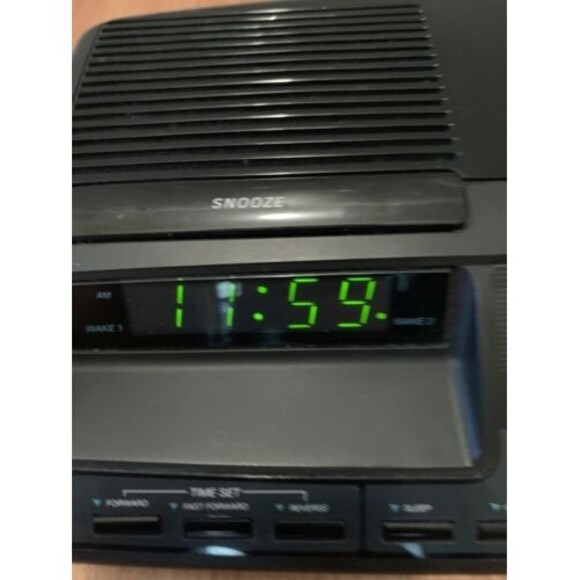 Vintage GE Clock AM/FM Radio Digital Dual Alarm Clock - Picture 2 of 11